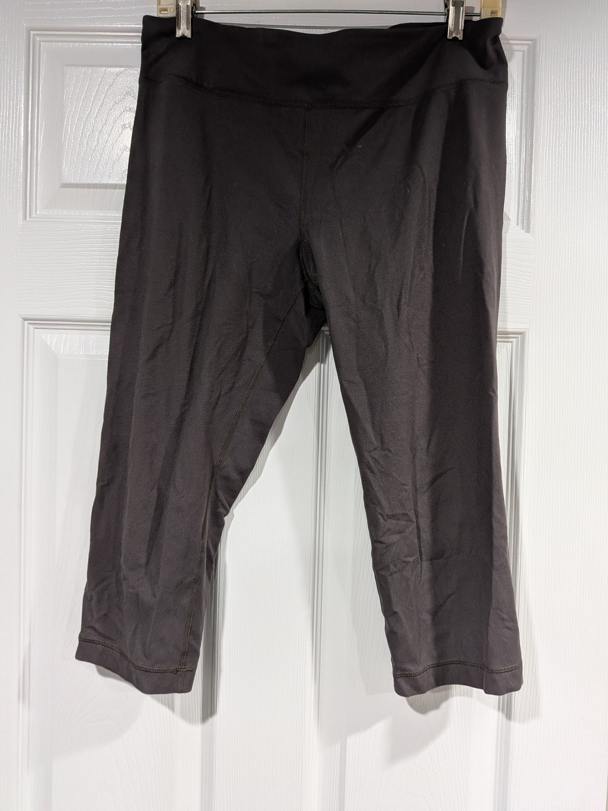 Seller 2. Under armour womens capri leggings size large
