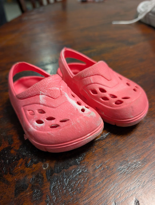 Seller 123 - Girls Off Brand Crocs Size 4