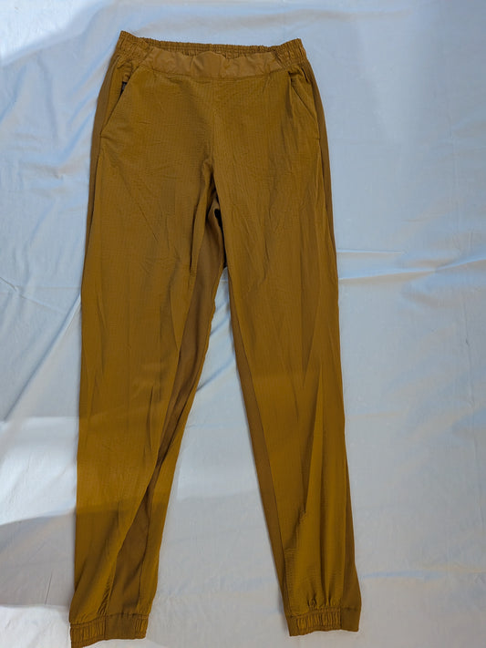 199 Womans yellow Athleta athletic jogger 6 TALL