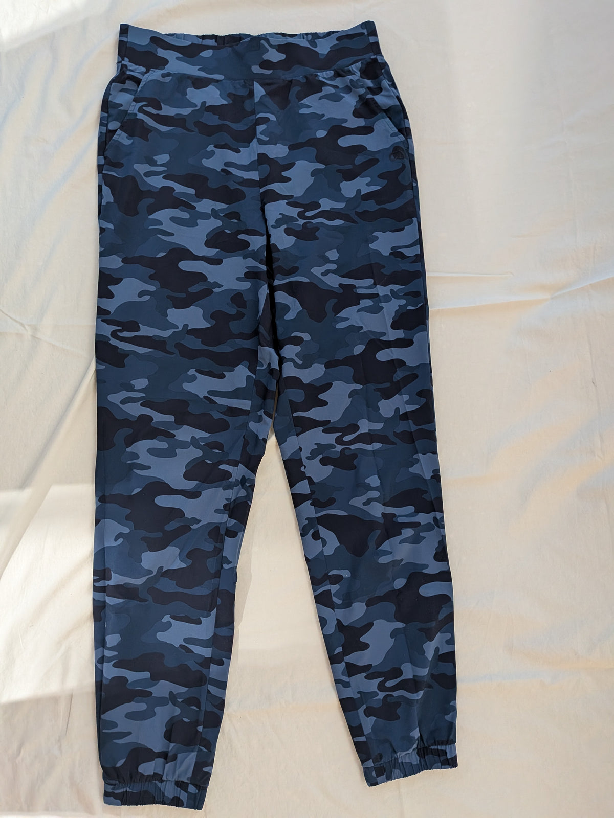199 Womans Gap M TALL blue camo athletic jogger