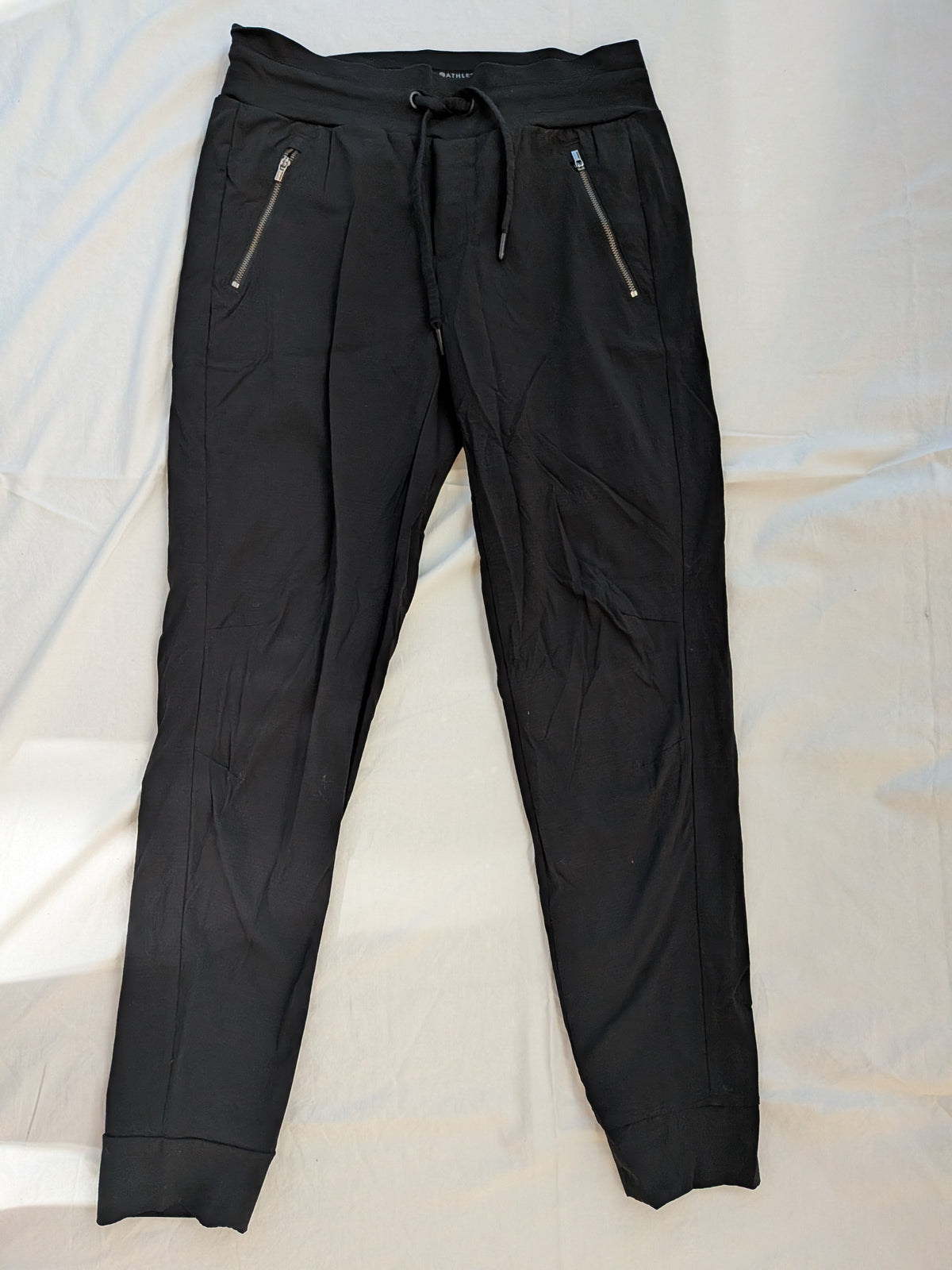 199 Womans Athleta black athletic jogger 6 TALL