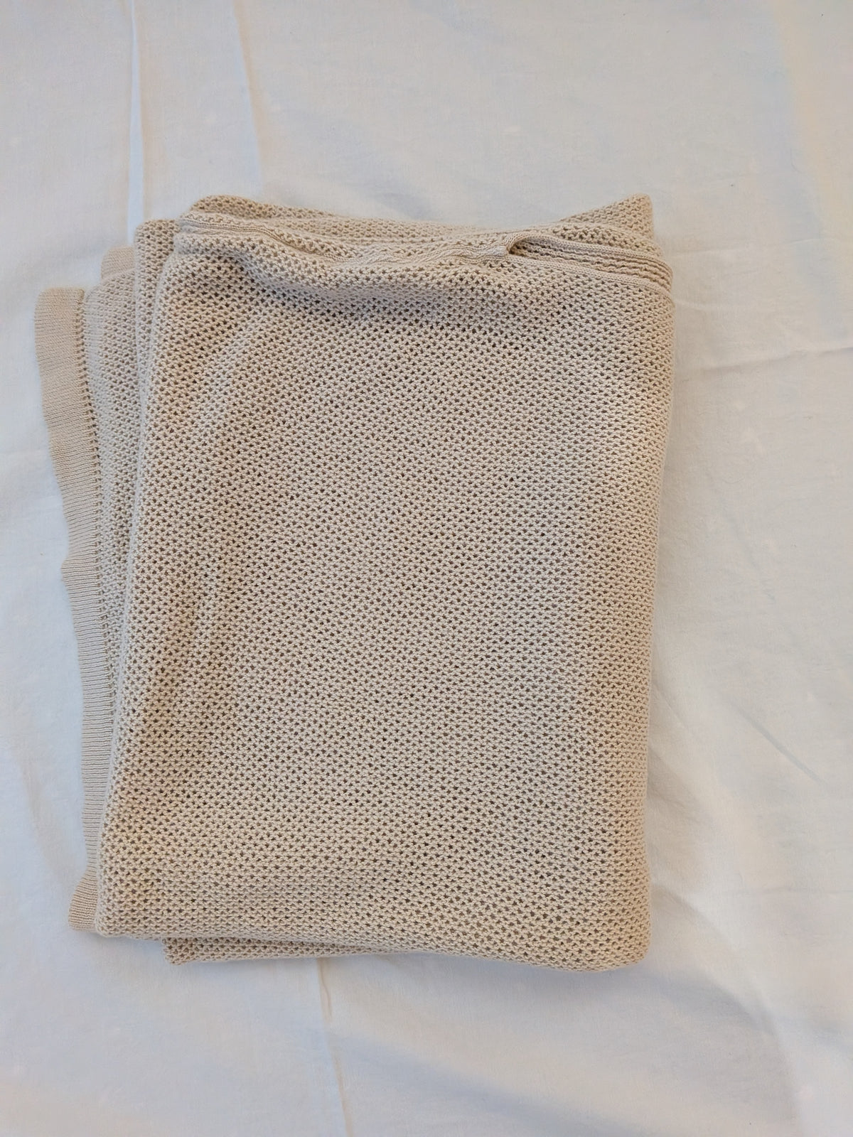 199 Burts Bees nursing cover tan