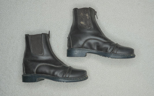 #31 Girls' Riding Boots, Size 3