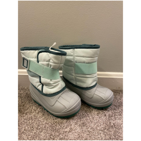 #69 Cat and Jack size 7 Winter Boots