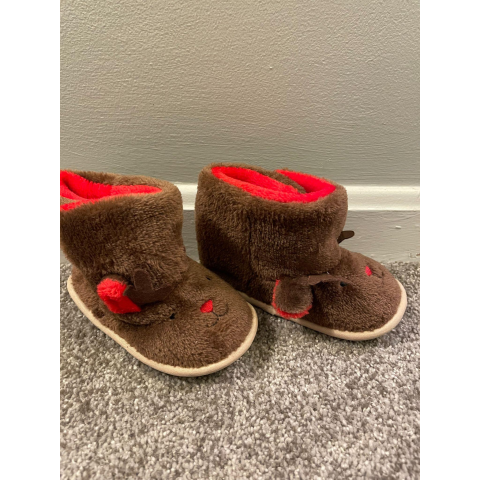 #69 Size 4-5 Fuzzy reindeer booties