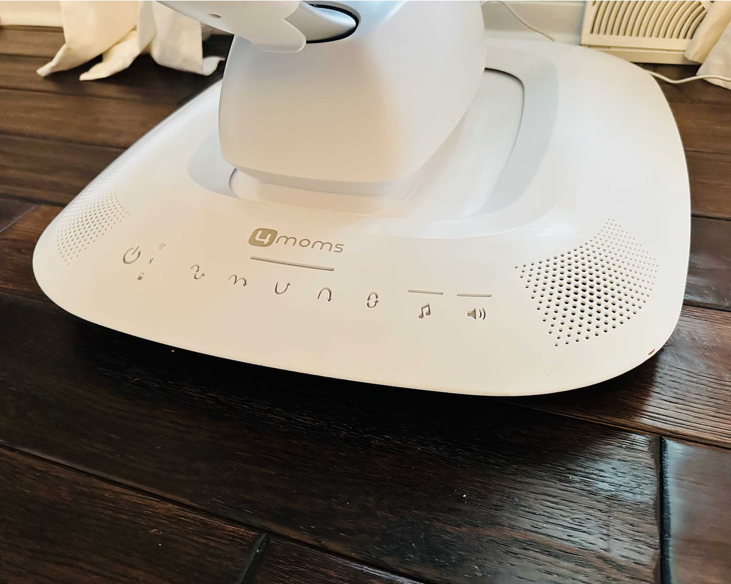 Seller #51: 4MOMS mamaRoo multi motion smart baby swing + newborn insert