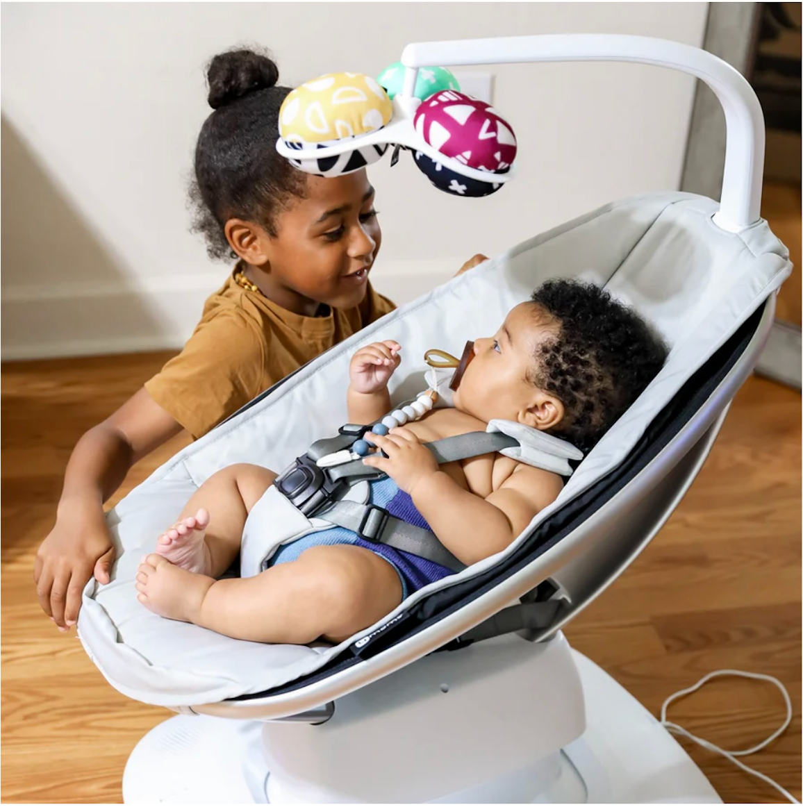 Seller #51: 4MOMS mamaRoo multi motion smart baby swing + newborn insert