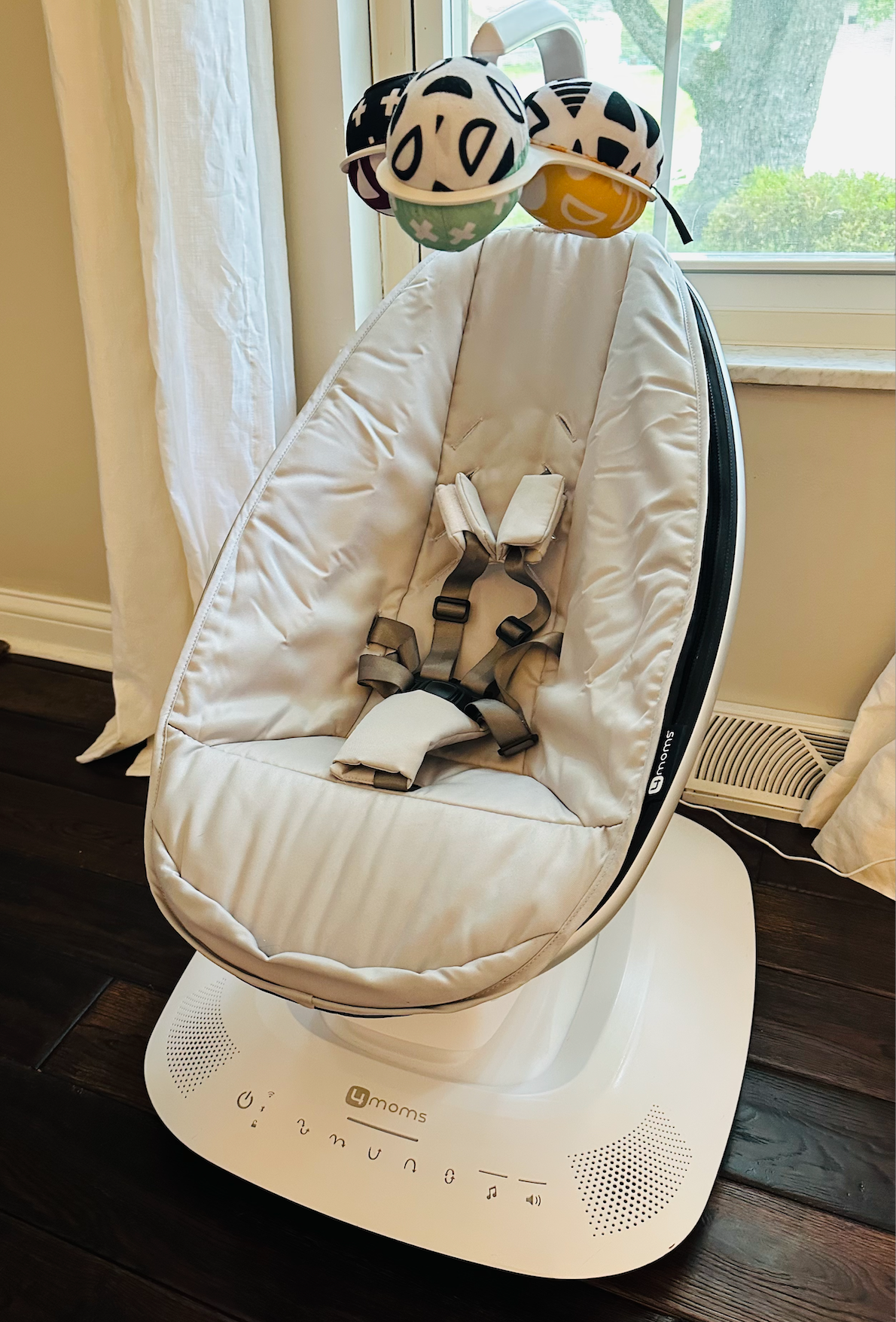 Seller #51: 4MOMS mamaRoo multi motion smart baby swing + newborn insert