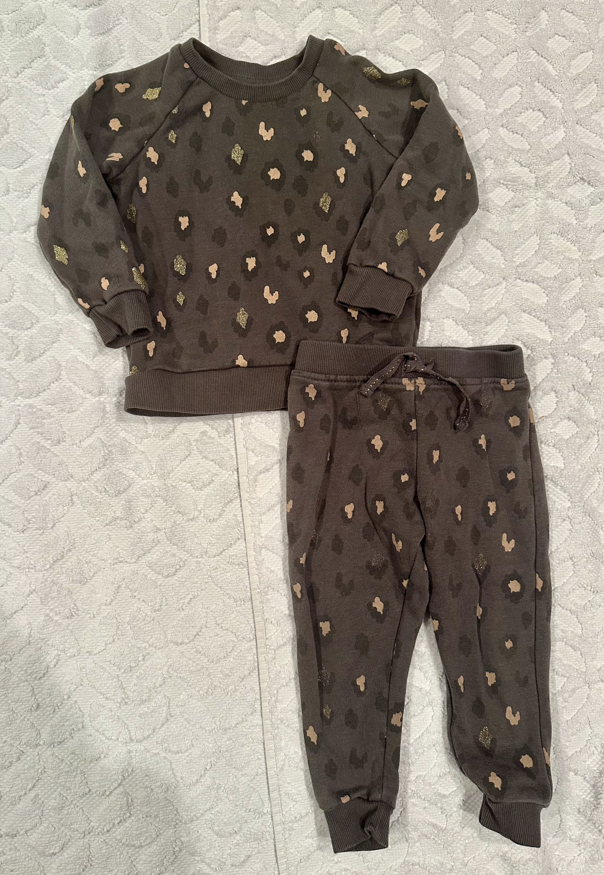 Seller #51: Primark Girls Grey Cheetah Set Size 12-18 month