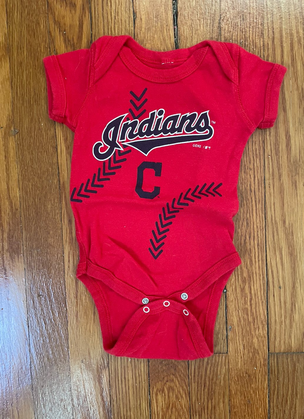 Cleveland Indians short sleeve onesie - size 0-3