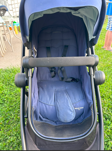 Seller #7 MaxiCosi Zellia Travel System stroller+infant car seat+1 base ( not expired)