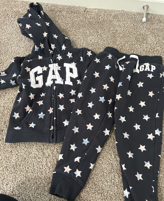SELLER 26: Gap Sweatshirt/Sweatpants set Size 4T VGUC