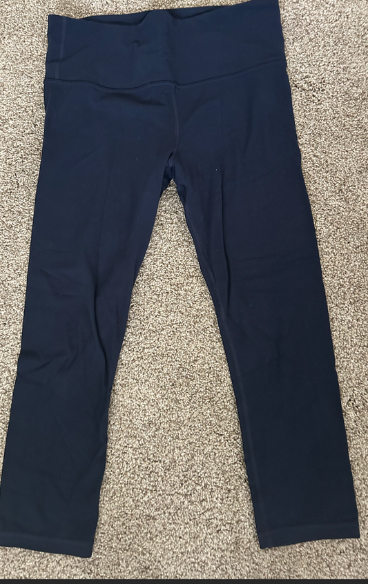 SELLER 26: Athleta Navy Elation Capri (GUC) Size Medium