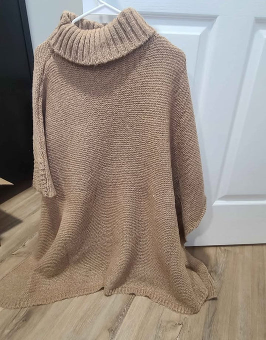 Seller #4 - NWT Sonoma Women's One Size Poncho