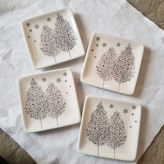 #167 NWT Market Day Sparkle Tree Dessert Plates (4)