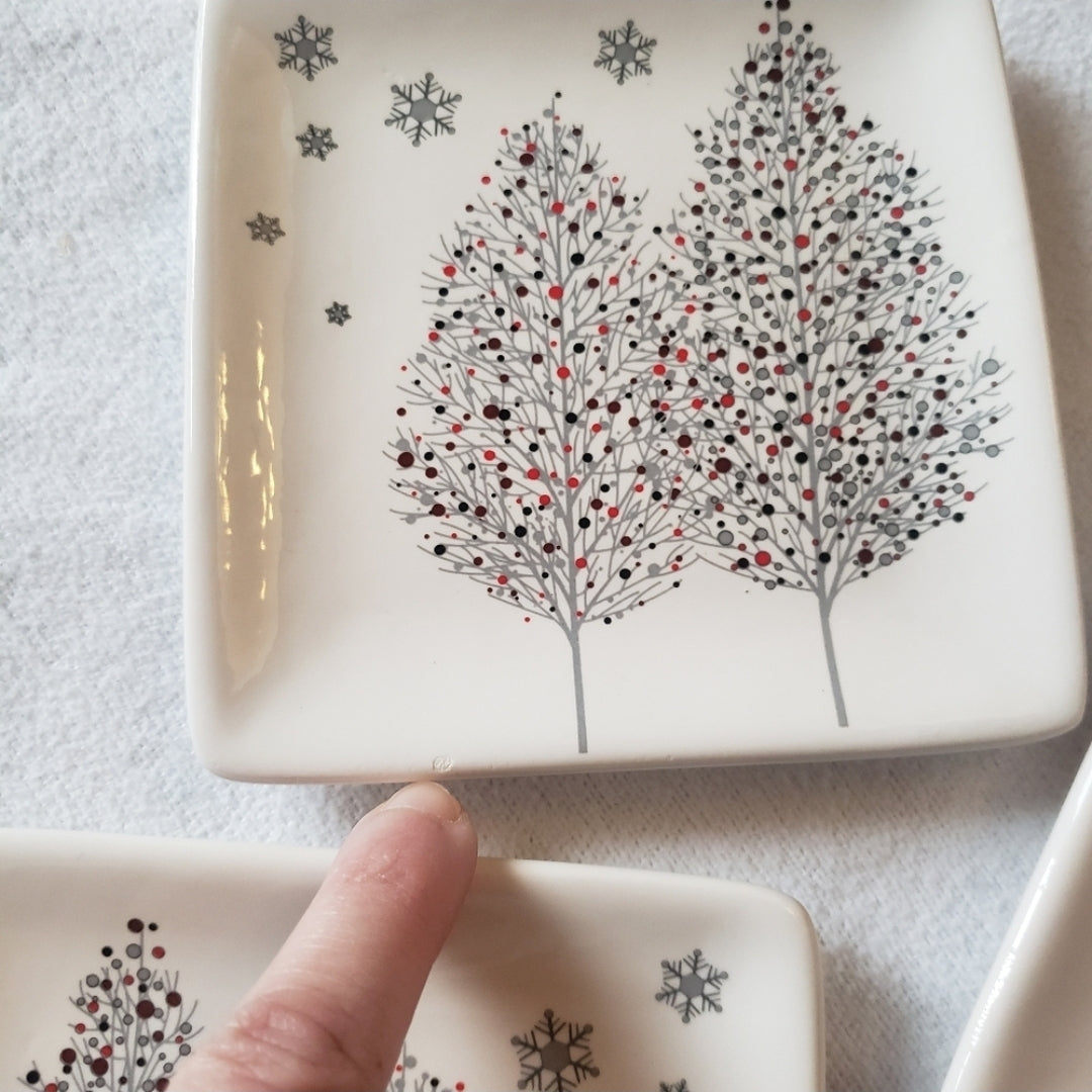 #167 NWT Market Day Sparkle Tree Dessert Plates (4)