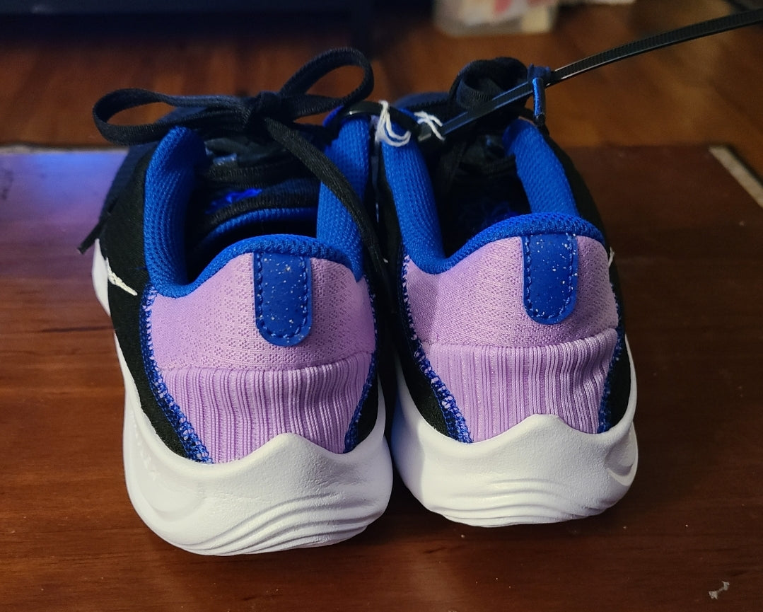 #66 Nike women's athletic shoes size 6 1/2