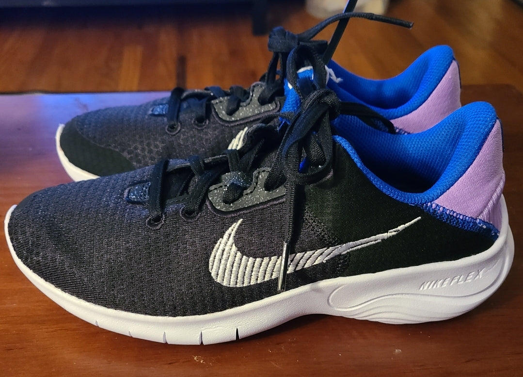 #66 Nike women's athletic shoes size 6 1/2
