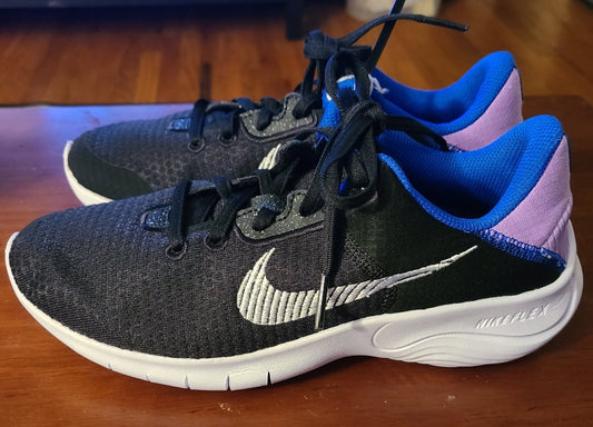 #66 Nike women's athletic shoes size 6 1/2