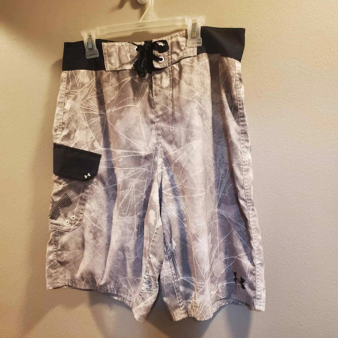 #66 Under Armour mens boardshorts size 30