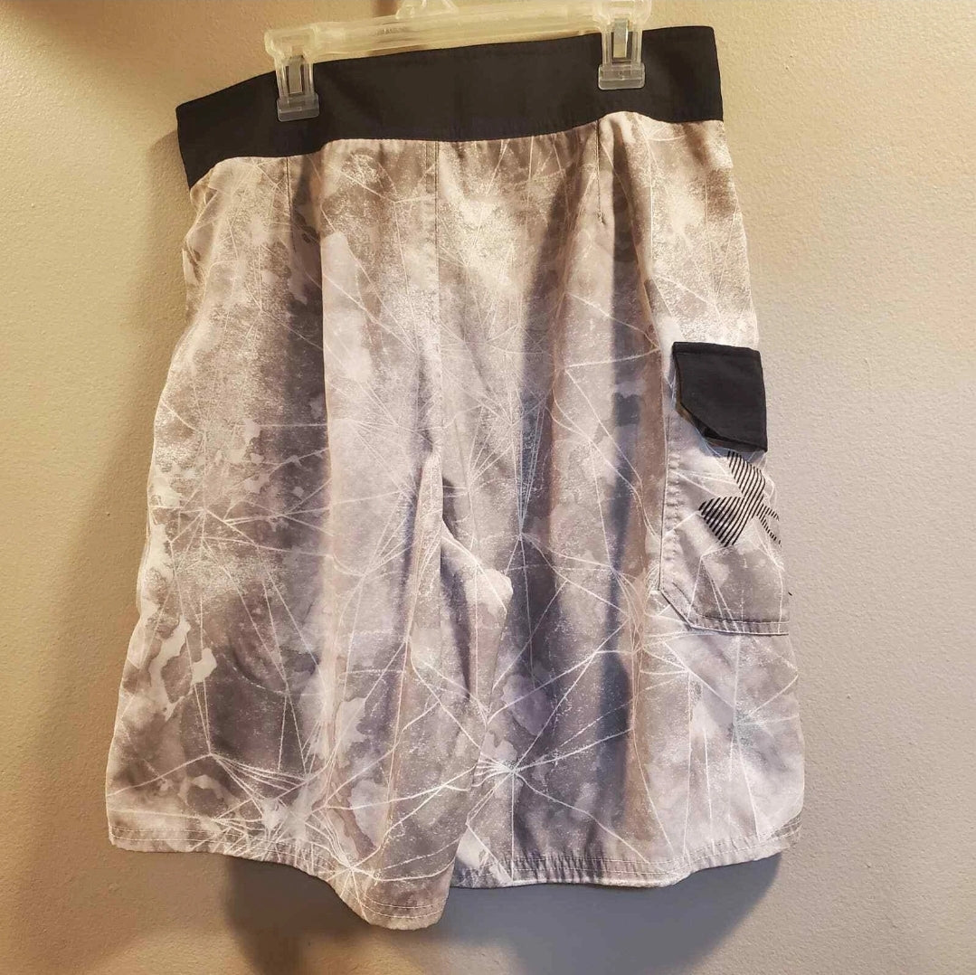 #66 Under Armour mens boardshorts size 30