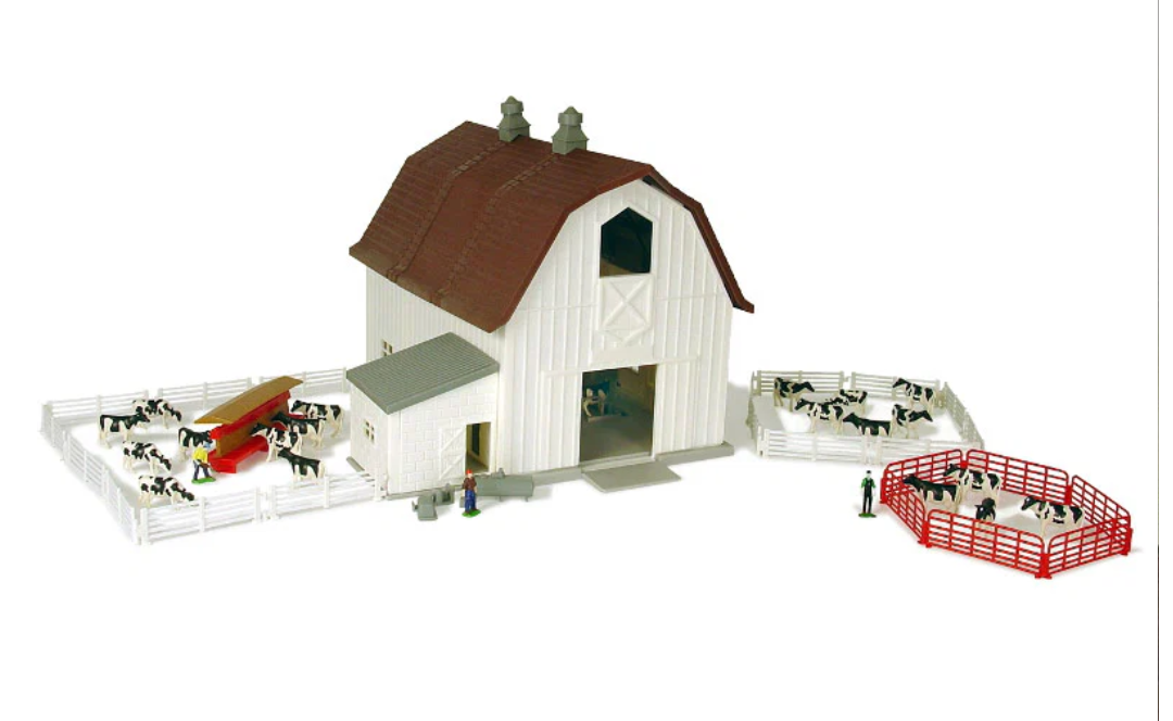 Seller 125 - Farm Minatures Playset NEW IN BOX REDUCED