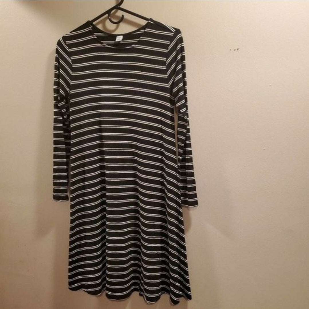 #66 old navy women's striped dress size xs