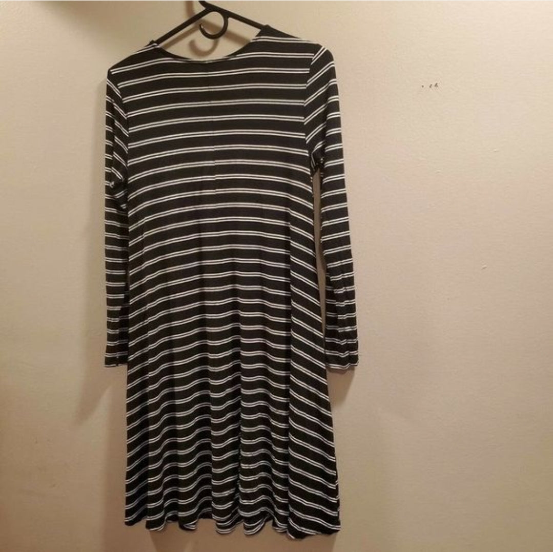 #66 old navy women's striped dress size xs