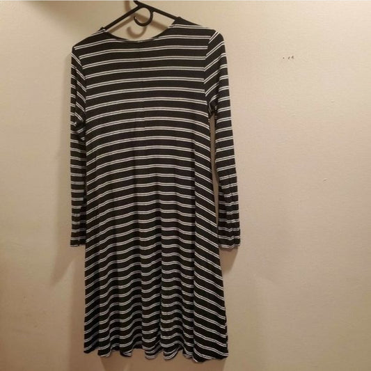 #66 old navy women's striped dress size xs