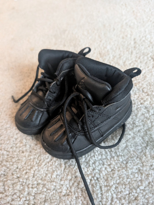 Seller 123 - Nike Kid's Woodside 2 High Top Boots Toddler 6 - reduced