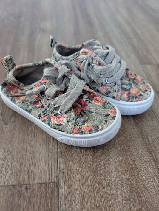#144 - Girls Shoes Size 7T