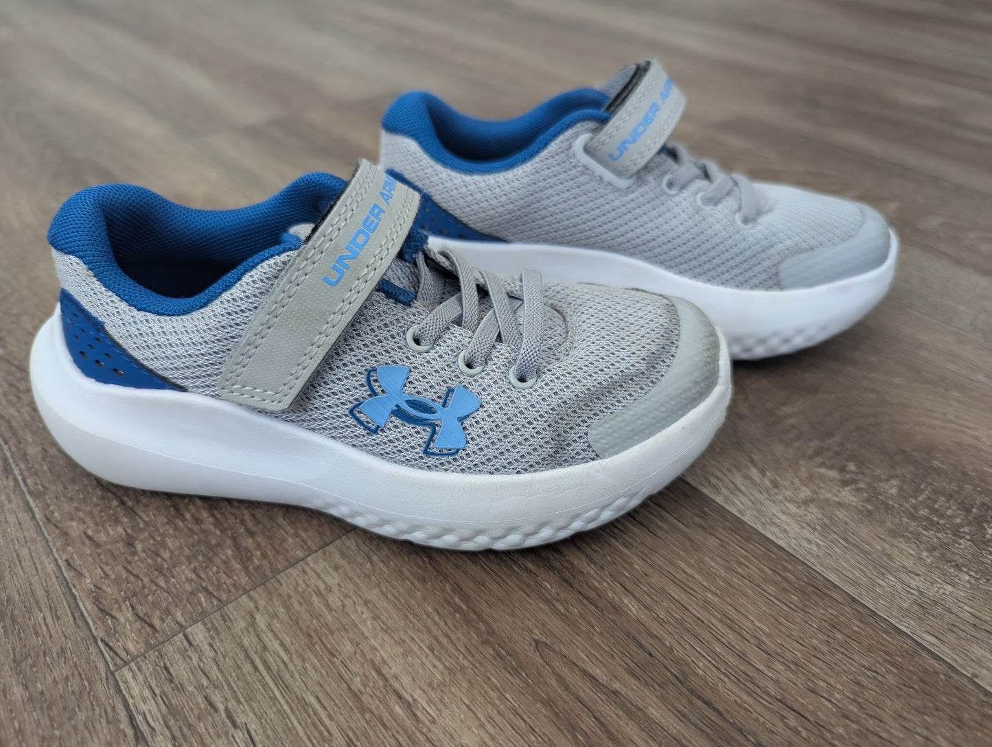 #144 - Boys Under Armour Shoes Size 11K