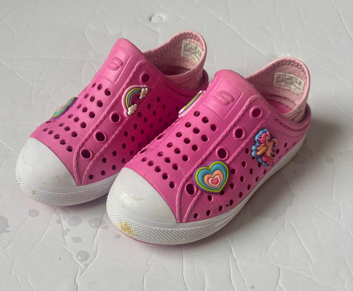 #154 Sketchers Slip On Girls 9 GUC