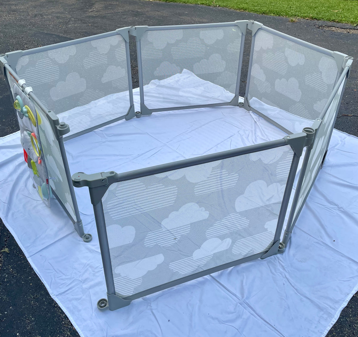 #32 Skip Hop Freestanding Play Enclosure Expandable for Babies and Toddlers