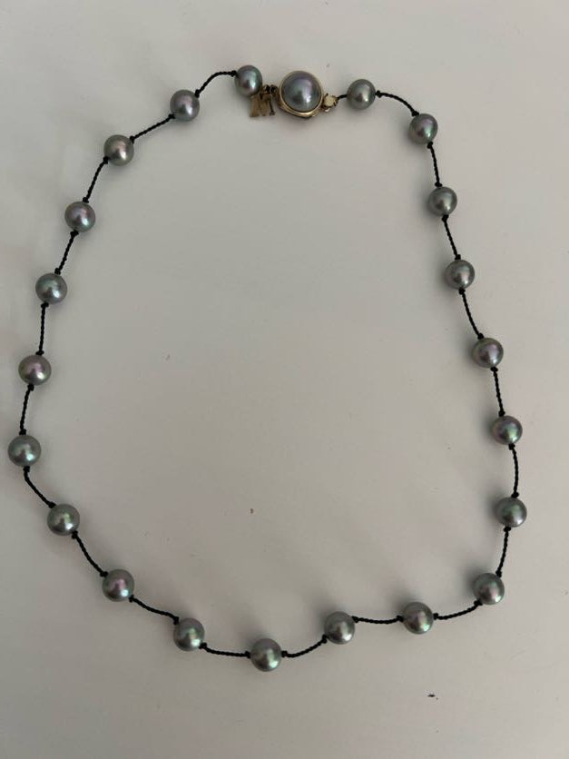 #176 - Boutique black imitation pearl necklace