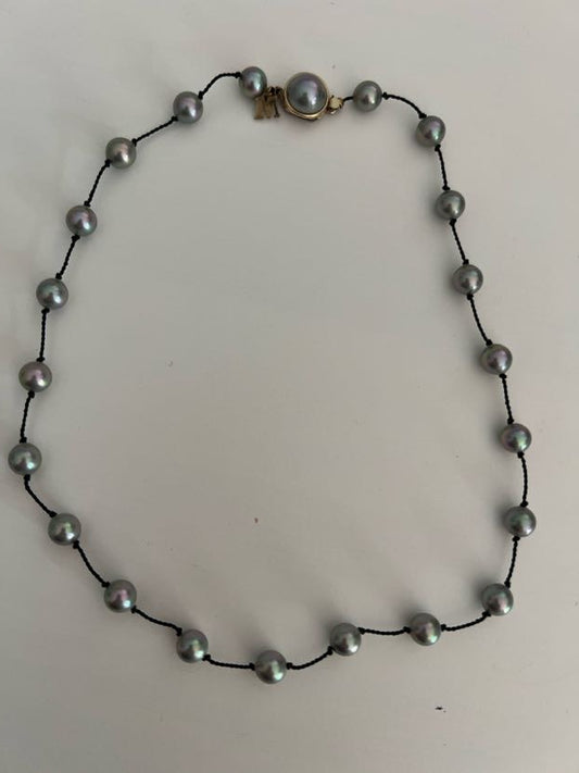 #176 - Boutique black imitation pearl necklace