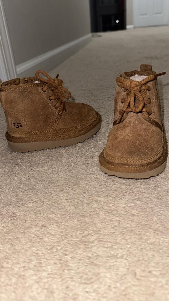 #29 Boys 6C boots EUC