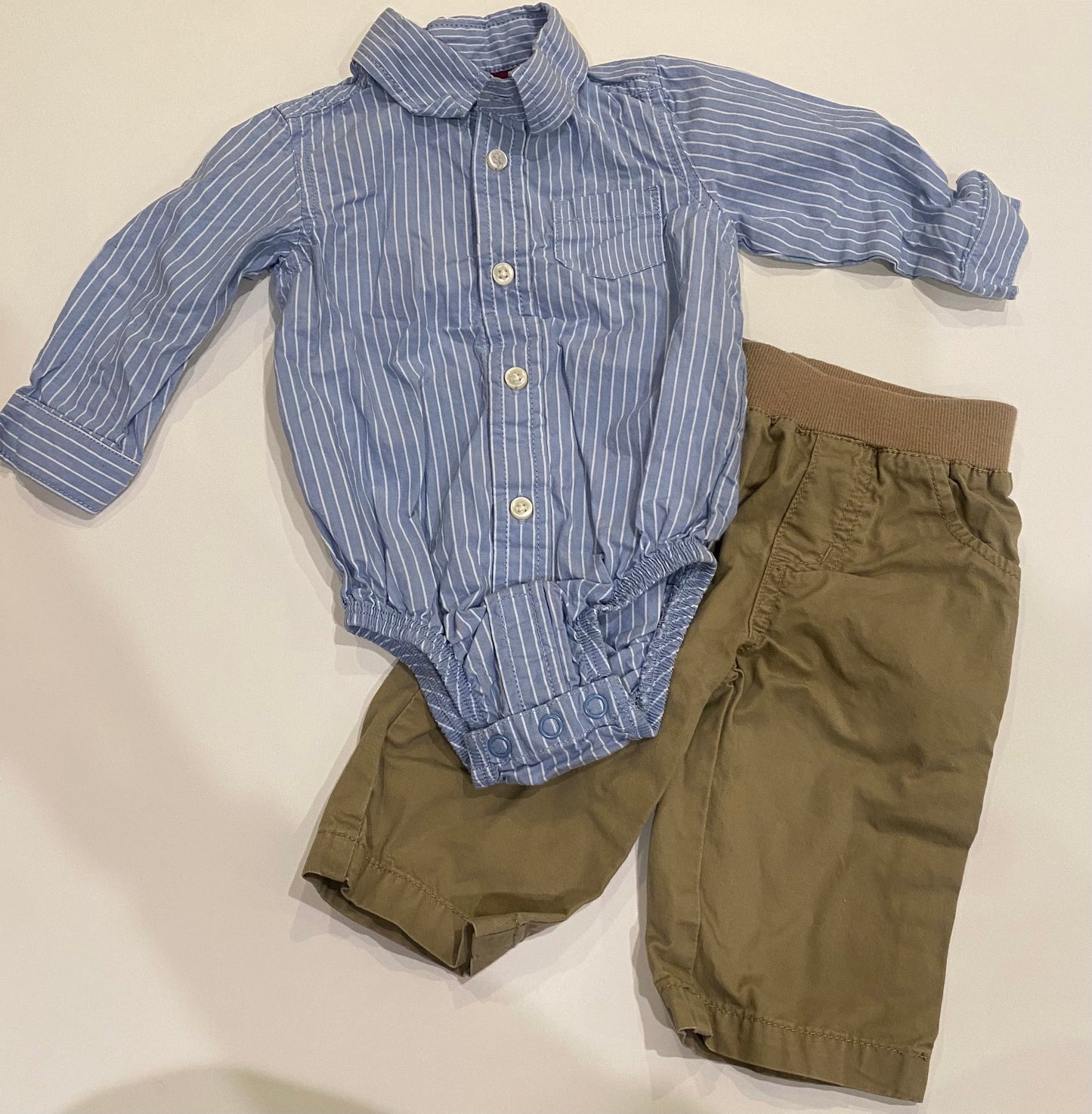 #144 boys 6 mo dressy outfit, carters