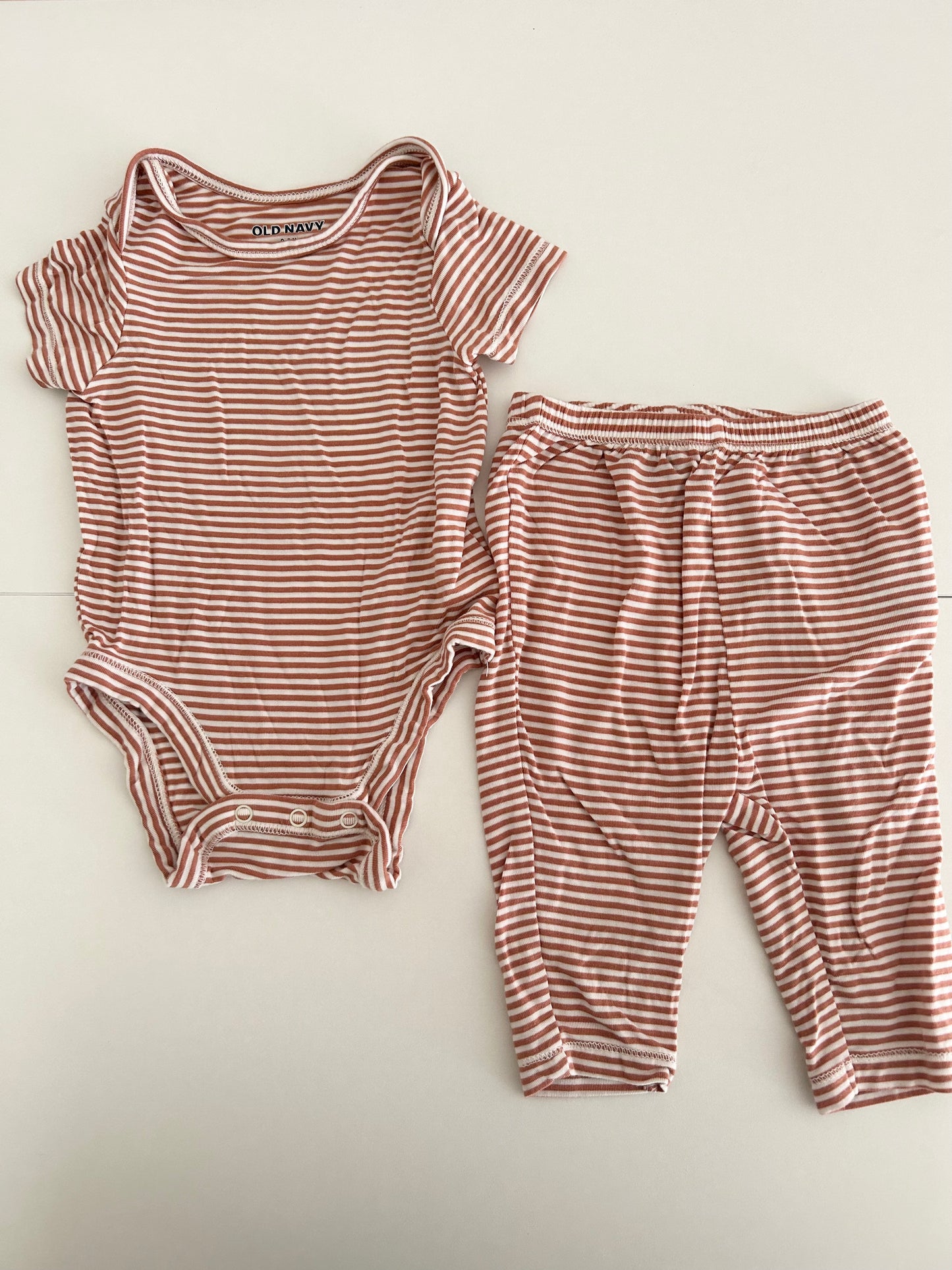 Old Navy | Outfit | Gender Neutral | Off White & Orange | 0-3 months