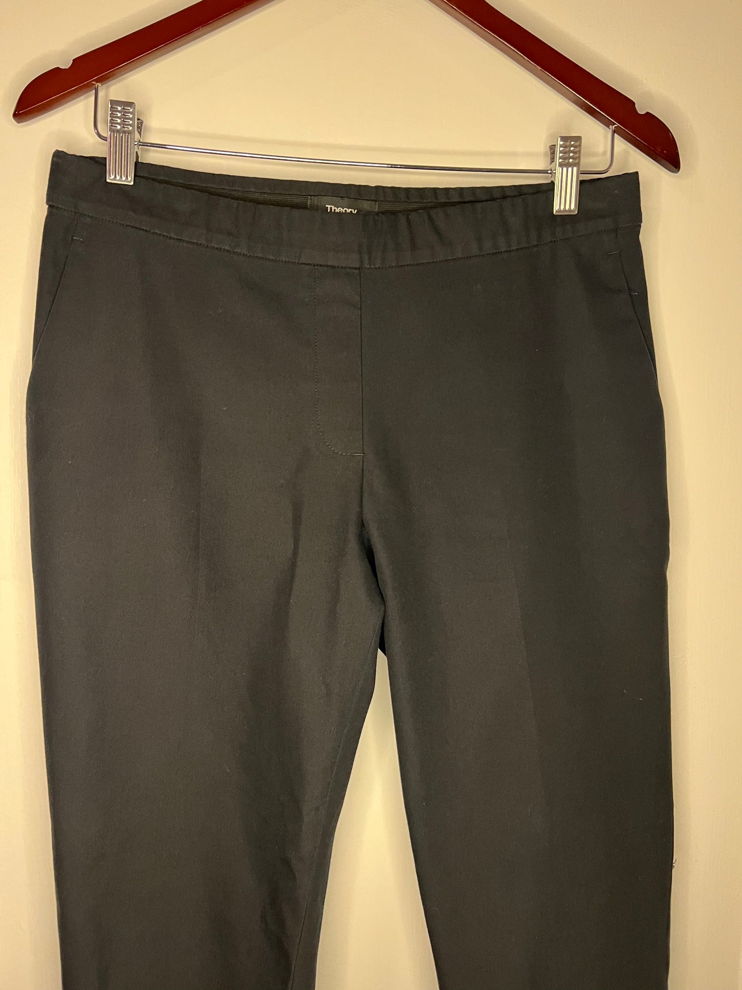 Theory Black Pull on Elastic Waist Tapered Pants Size 6 EUC PPU 45208 or Spring Sale