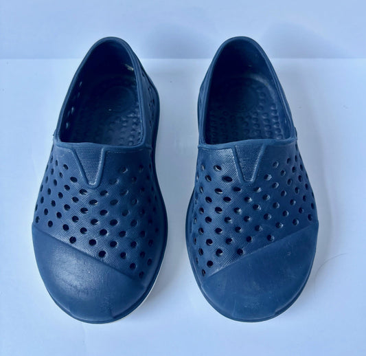 #Tom's Slip Ons Boys 6 EUC