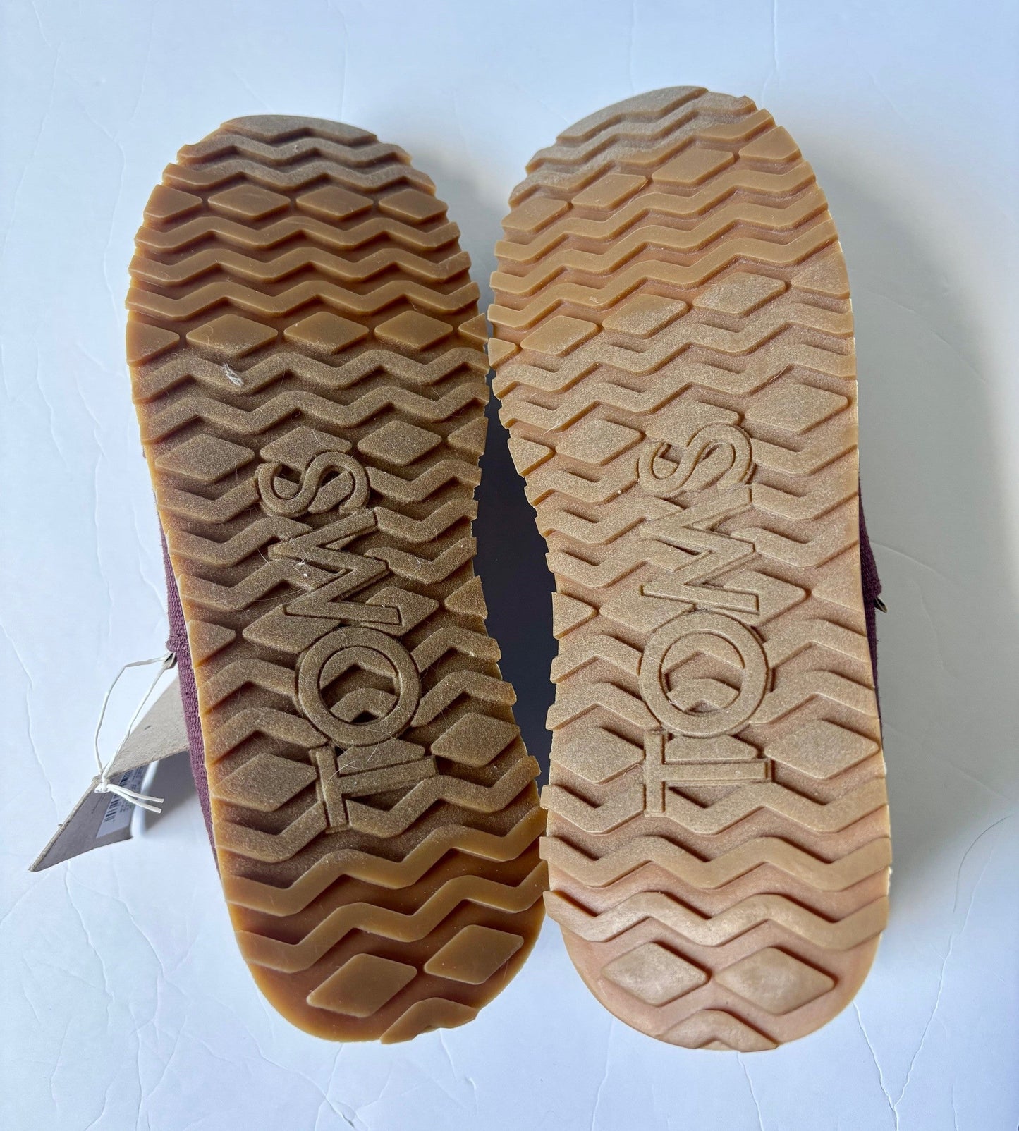 #43 Tom's Resident Slip Ons Women's 9.5 NWT