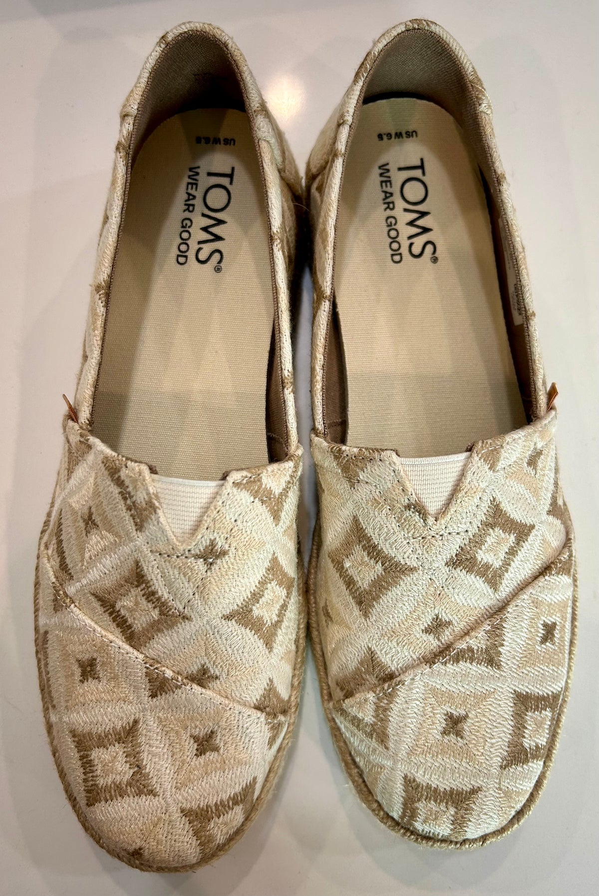 #32 New Womens Toms Shoes Sz. 6.5