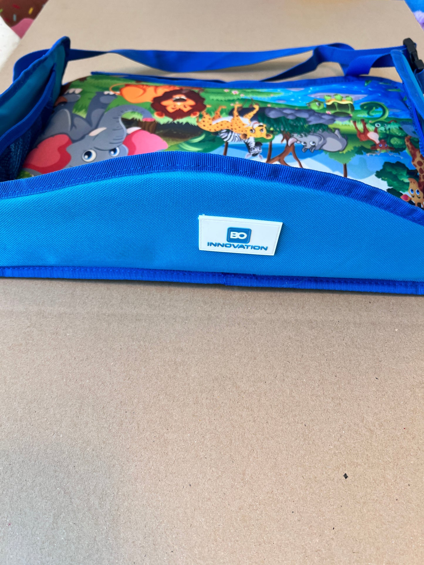#176 - travel lap tray with carrying case