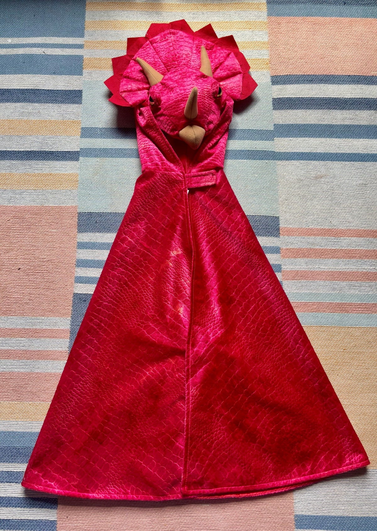 #154 Great Pretenders Triceratops Cape Size 4-6