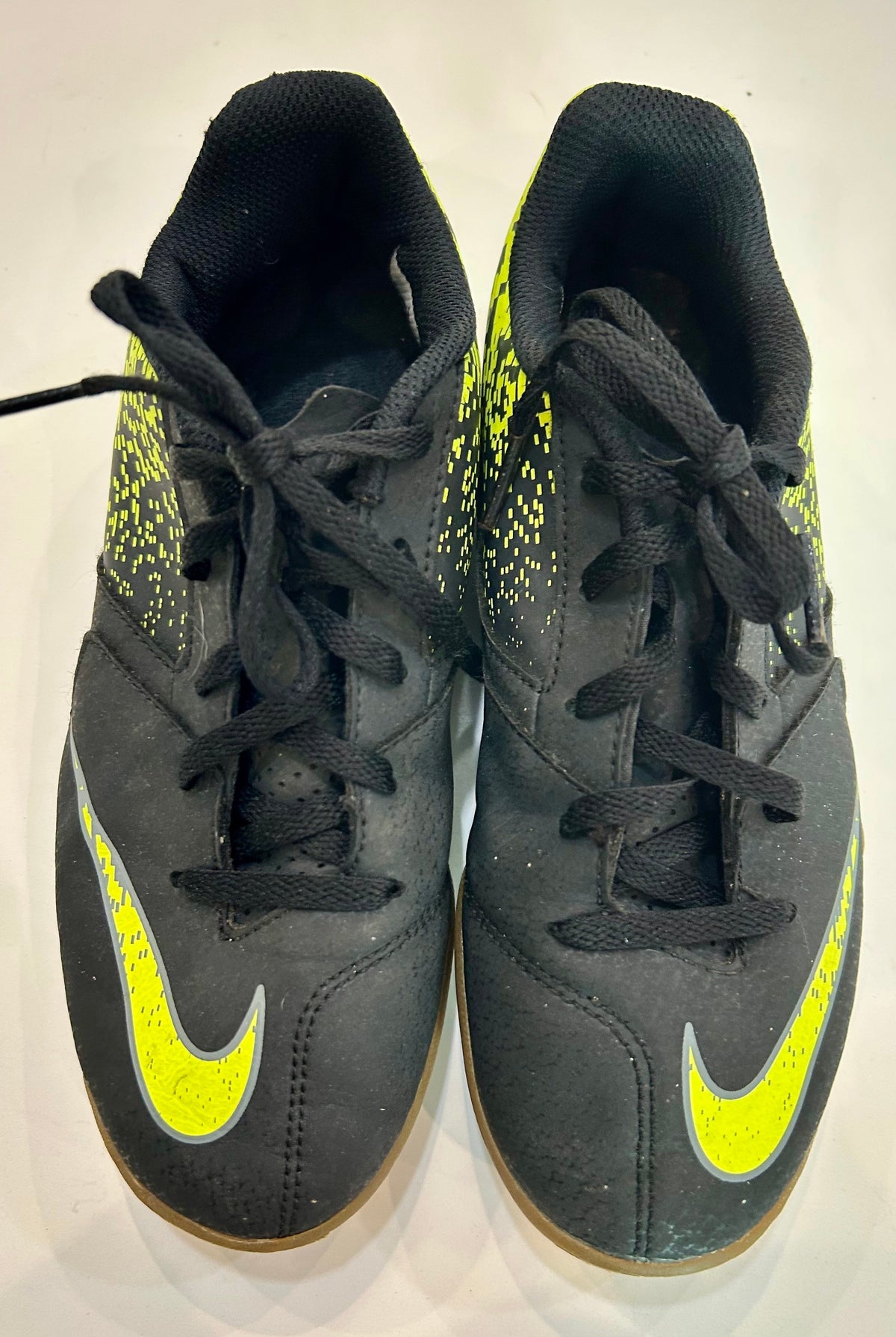 #32 Boys Soccer Turf Shoes Sz. Youth 3