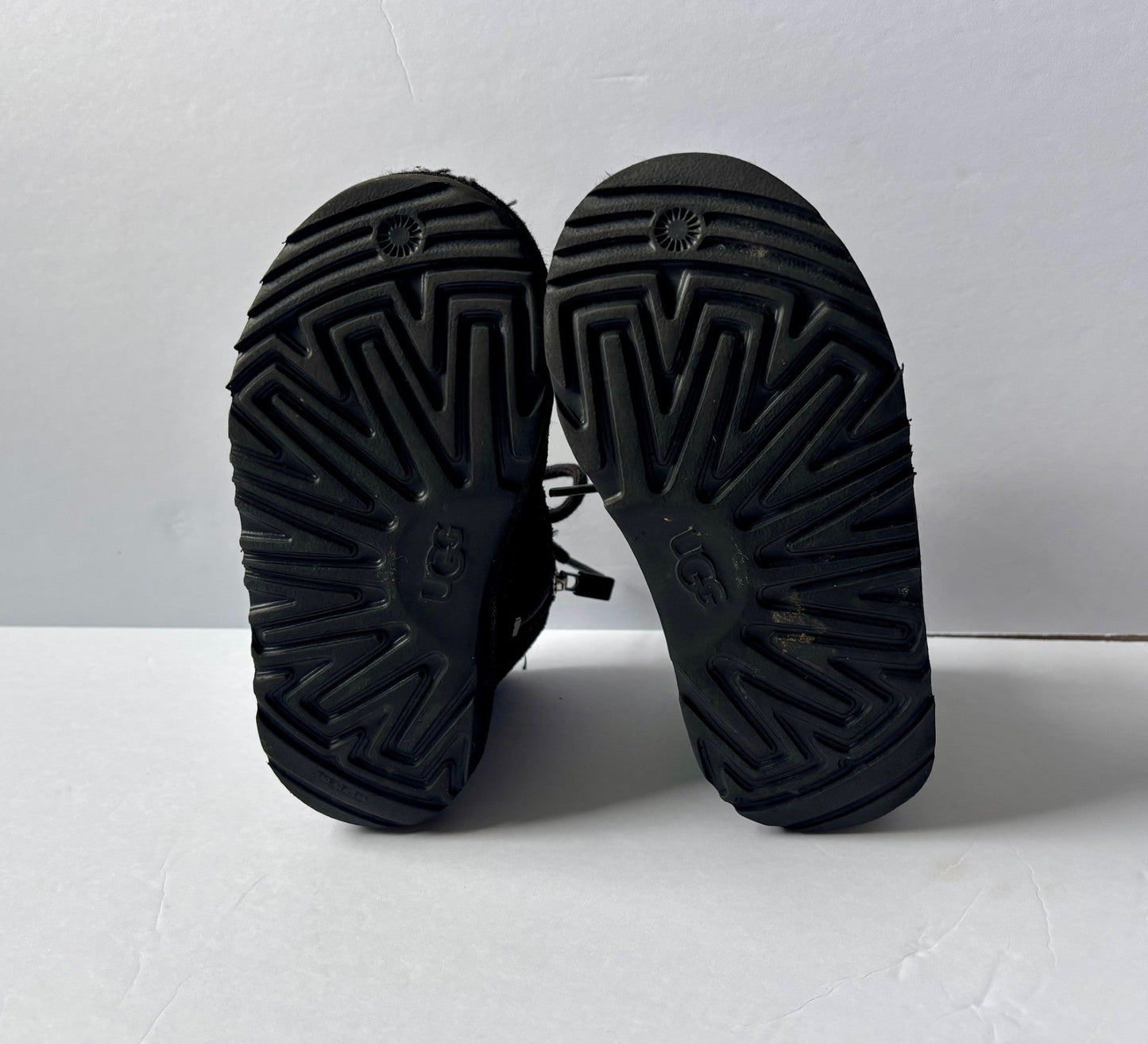 #43 Ugg Neumel II Chukka Boots Boys 10 EUC *REDUCED*