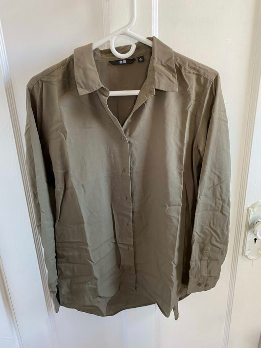 #95B EUC Uniqlo Khaki Button-up Shirt, Women's M