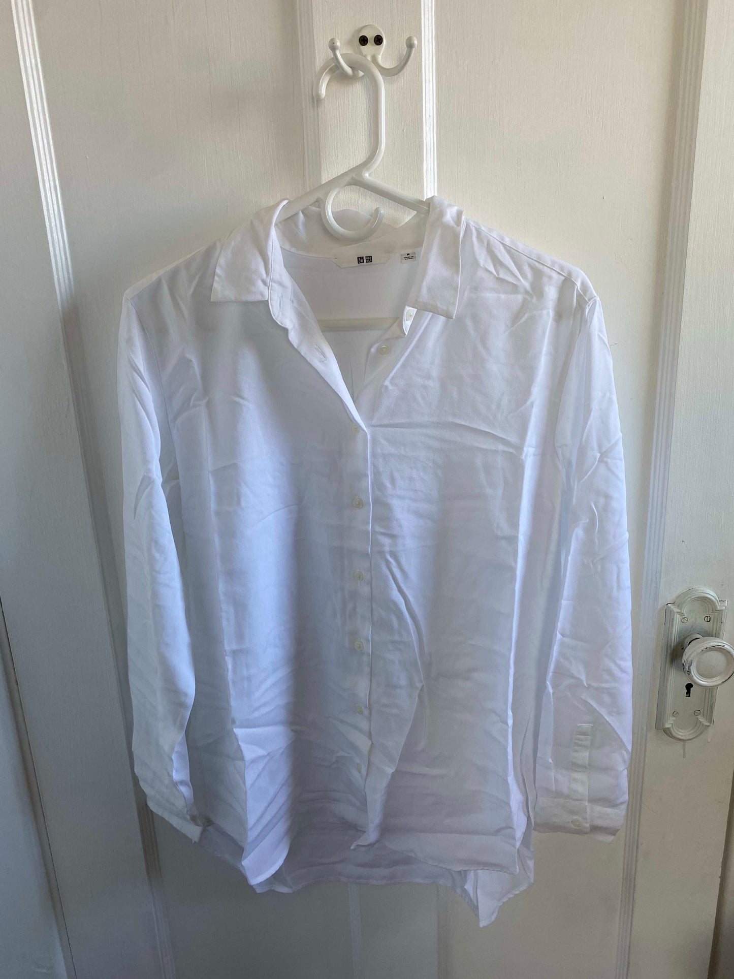 #95B EUC Uniqlo White Button-up Shirt, Women's M (1 of 2)