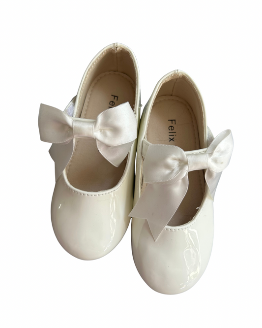 Seller #134 Felix & Flora White Dress Shoes Girls 7